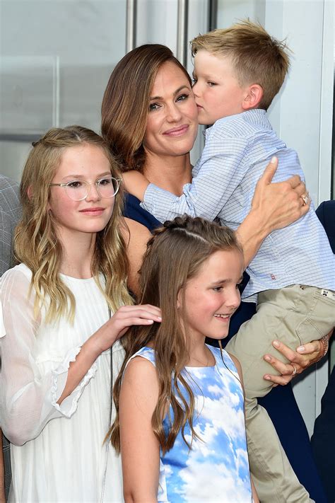 Jennifer Garner Takes Her Three Kids to Walk of Fame Ceremony | PEOPLE.com