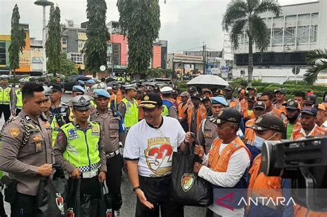 Alumni Akabri Bagikan Ribuan Paket Sembako Kepada Masyarakat