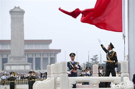 天安门广场举行建军节升旗仪式新闻频道中国青年网