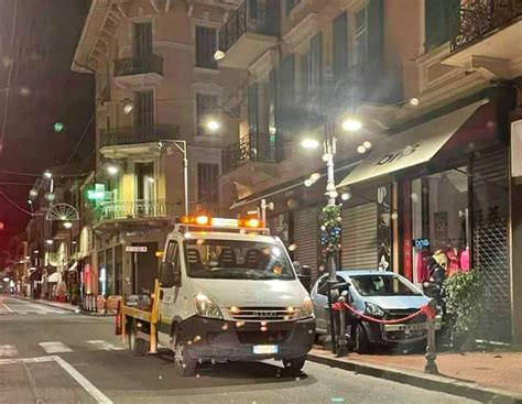 Auto Speronata Finisce Sul Marciapiede A Bordighera Prima La Riviera