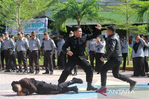 Atraksi Petugas Lapas Gorontalo Saat Peringatan Hari Bhakti