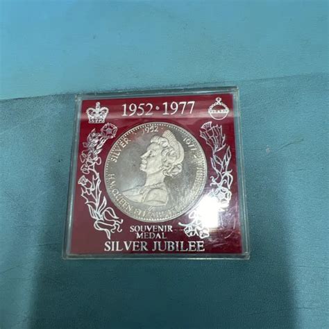 Hm Queen Elizabeth Ii Silver Jubilee Crown Coin