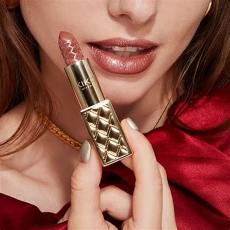 Batom Metálico Supercintilante Holiday Première Sparkling Lipstick Kiko