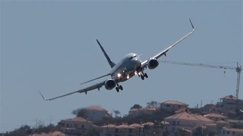 Kwhat A Impressive Landing From Ryanair Boeing Plane At Madeira