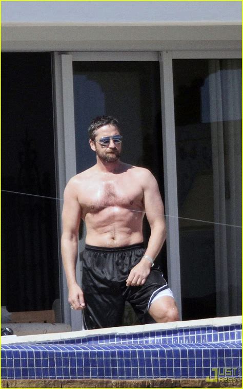 Jennifer Aniston Gerard Butler Cool Off In Cabo Photo 2426276 Bikini Gerard Butler
