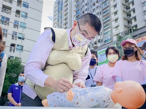 扮孕婦體驗妊娠辛苦！謝國樑喊話：男女平權、反人口販賣 政治快訊 要聞 Nownews今日新聞