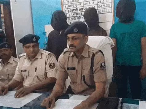 पत्रकार पति को पत्नी ने प्रेमी संग मिलकर मरवायी थी गोली पुलिस ने पत्नी सहित चार आरोपियों को