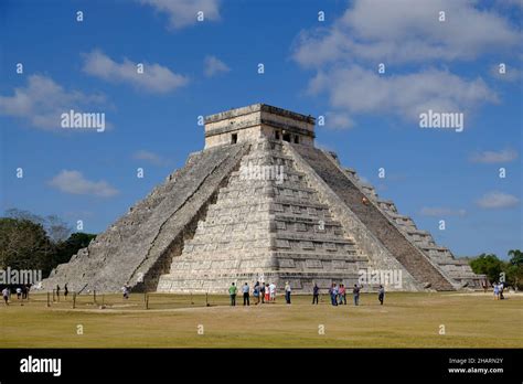 Pyramide el castillo Banque de photographies et dimages à haute