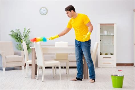 Premium Photo Man Cleaning The House Helping His Wife