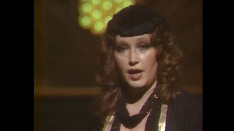 Алла Пугачева - Старинные Часы - YouTube
