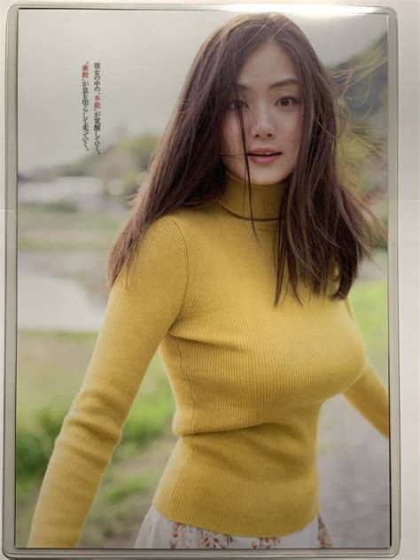 Yahooオークション 【厚手ラミネート加工】片山萌美 水着 雑誌切り