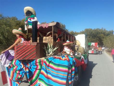 Desfile De La Revoluci N Mexicana Ser S Lo Con Carros Aleg Ricos En La