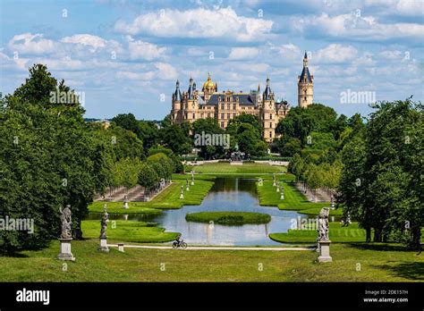 Schwerin Castle Schwerin Mecklenburg Vorpommern Germany Europe