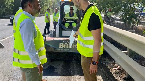 El Ayuntamiento Acomete Trabajos De Desbroce En La Avenida De Andaluc A