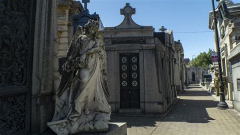 Historia Y Curiosidades Del Cementerio De La Recoleta Que Cumple 200