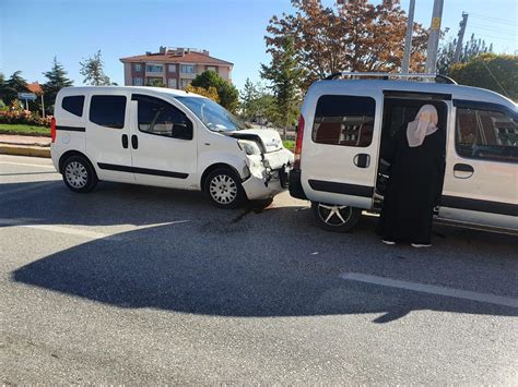 Konyada zincirleme trafik kazası 4 araçta maddi hasar oluştu