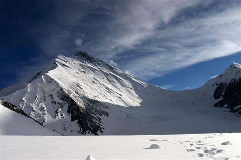 A great view of the North Col of Everest - Ian Taylor Trekking