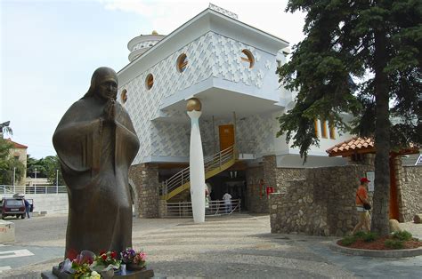 Mother Teresa Statue Skopje Arrivalguides