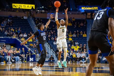 Michigan Basketball dominates UNC Asheville in the season opener, 99-74 ...