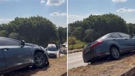 Carro capota após acidente e bloqueia trecho da MGC 356 em BH VÍDEO