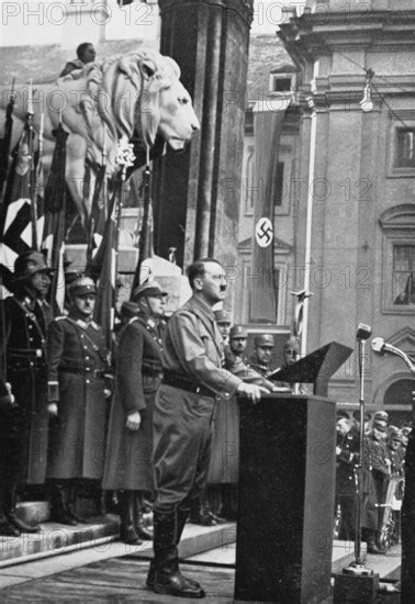 Discours d Hitler à Munich 1934 Photo12 Collection particulière