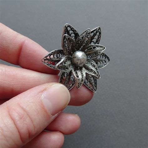 B81 Broche Ancienne Fleur En Filigrane D Argent Le Palais Des