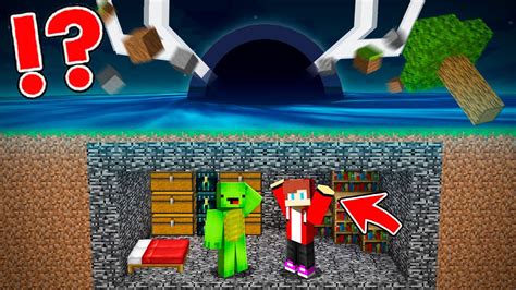 EPIC BLACK HOLE Vs Doomsday Bunker In Minecraft Maizen JJ And Mikey