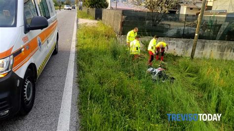 Perde Il Controllo Della Moto E Finisce Contro Un Muro Grave Un Enne