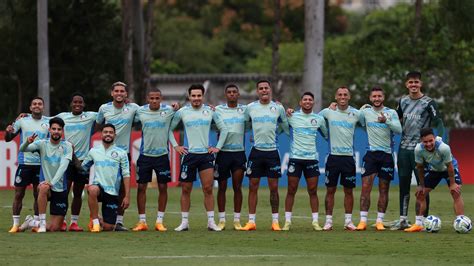 Palmeiras aprimora finalizações antes do Derby e Rony pede foco nos