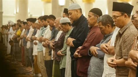 Simak Begini Tata Cara Salat Idul Fitri Erakini Id