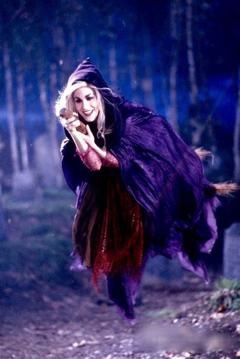 Sarah Jessica Parker Hocus Pocus Broom