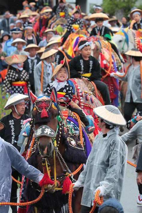 初夏の訪れを告げる「チャグチャグ馬コ」 70頭が練り歩く 毎日新聞