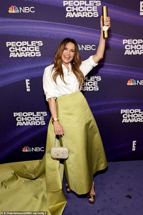 Peoples Choice Awards Mariska Hargitay Wins Best Drama Tv Star