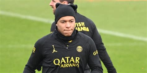 À cinq jours de PSG Lens Kylian Mbappé absent de lentraînement