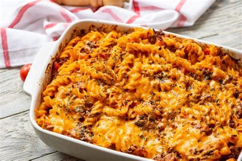 Cheesy Sour Cream Hamburger Hotdish Is An Easy And Comforting Dinner Idea Full Of Hearty