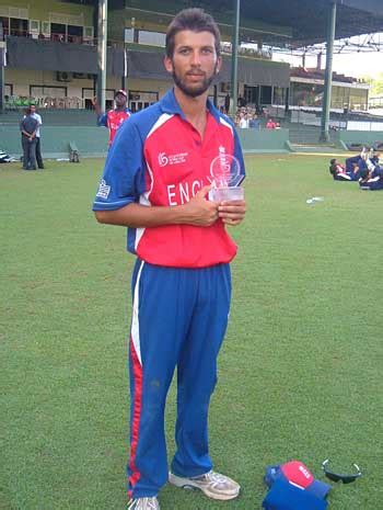 Moeen Ali With His Man Of The Match Award ESPNcricinfo