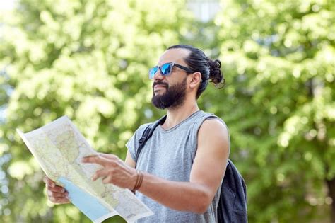 Conceito De Viagem Turismo Mochila E Pessoas Homem Viajando