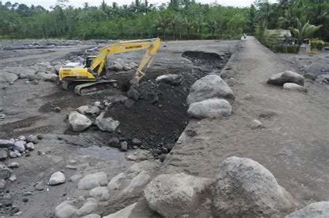 Banjir Lahar Dingin Semeru Sebabkan Lima Jembatan Terputus Republika