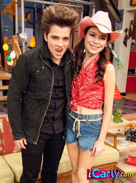 The iCarly Cast in Costume! | Post, Read Comments & Opinions Online ...