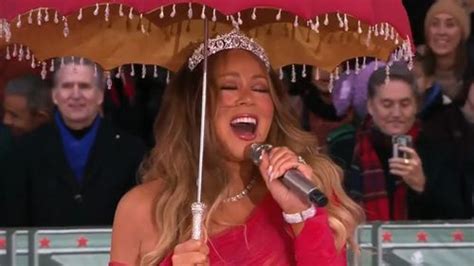 Mariah Carey Mocked Over Terrible Lip Sync Performance At Macys