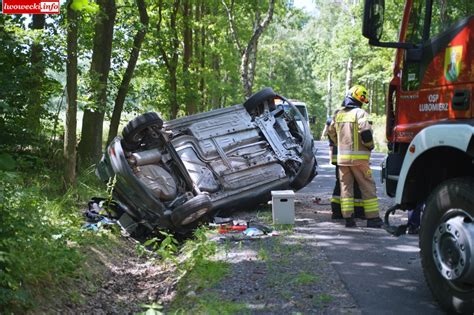 Po dachowaniu kierowca oddalił się z miejsca zdarzenia Lwówecki info