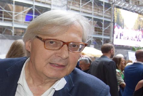 Sgarbi Difende Morgan Dopo Insulti Froc Non è Unoffesa Sicilia