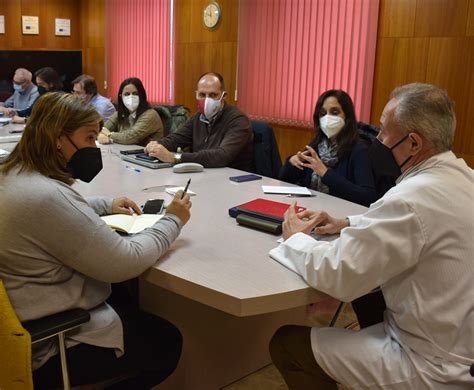 El equipo de Gobierno y la Gerencia del Hospital mantienen una reunión