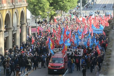 Lo Sciopero Oggi Blocca Bologna Corteo E Comizi Con Cgil E Uil Tutto