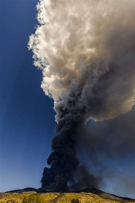 Mount Etna roars again, sends up towering volcanic ash cloud – CBS17.com