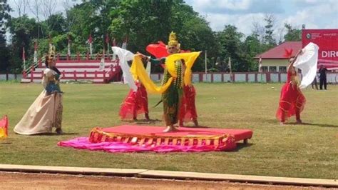 Tarian Tradisional Kolosal Ditampilkan Saat Upacara Hut Ke 78 Ri Di Stadion 29 November Sampit