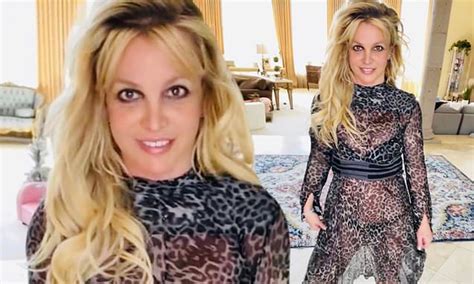 Britney Spears Shows Off Her Edgy Matern Daybreakweekly Uk