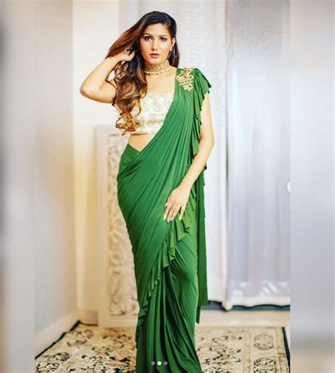 Sapna Choudhary Looked Too Hot To Handle In Stylish Designer Saree