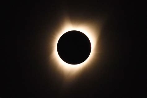 In Pictures Moon Blots Sun Out Of The Sky In Historic Eclipse World