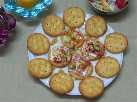 Preethi Bhojan: Easy peasy biscuit canape